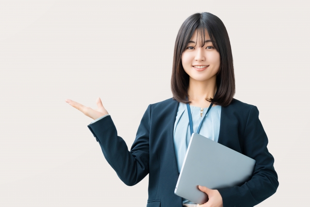 新電力のご案内をするスタッフ